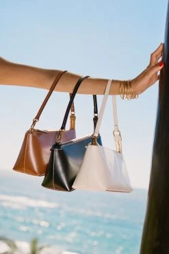 KAIA SHOULDER BAG | BLACK -Chic Style Shop 000020830032 edit web fb47671a 1b9e 4d42 a067 c0ed952fdf6a