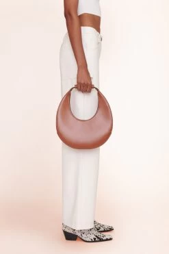 MOON BAG | SADDLE 12 MOON BAG | SADDLE -Chic Style Shop Lexi top white domino pant white 00246 web