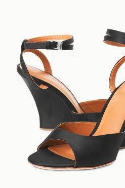 ANOUSH WEDGE | BLACK 12 ANOUSH WEDGE | BLACK -Chic Style Shop STAUD ANOUSH WEDGE BLACK FALL 23 ECOM 4