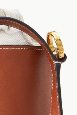 WATER BOTTLE BAG | TAN 15 WATER BOTTLE BAG | TAN -Chic Style Shop STAUD WATERBOTTLE BAG TAN SUPF 23 ECOM 3