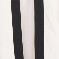 WRIGHT TOP | ECRU BLACK -Chic Style Shop fall 23 1193 web 572c34b1 cab4 4c67 955b 429b08c652d7