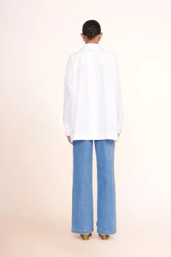 PAYTON TOP | WHITE -Chic Style Shop payton top white painter pant medium wash 00944 web