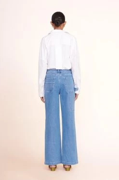 PAYTON TOP | WHITE -Chic Style Shop payton top white painter pant medium wash 00969 web